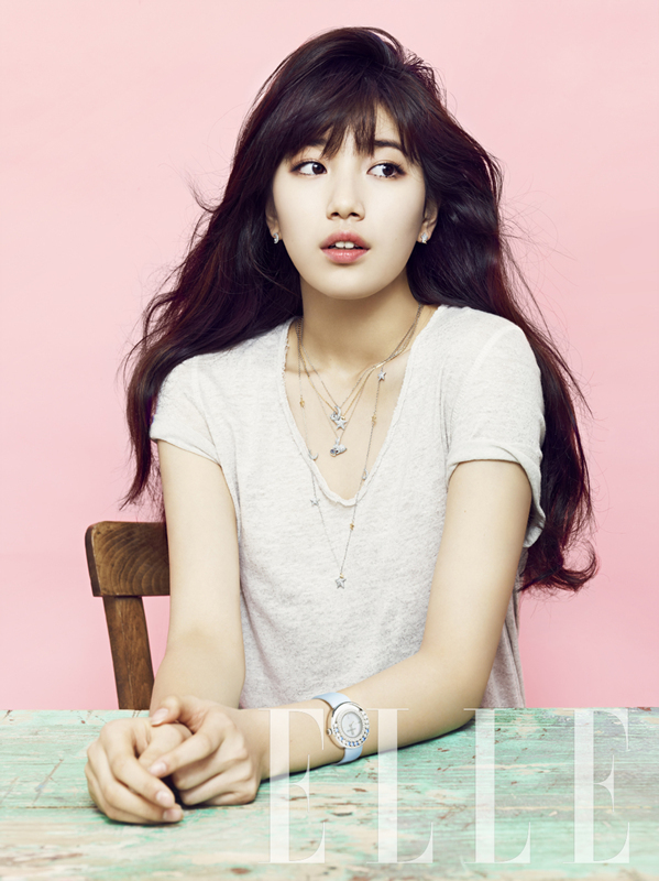 수지(배수지/가수/미쓰에이)
첫사랑 아이콘’ 수지가 순수한 매력이 가득 담긴 주얼리 화보를 공개했다. 패션잡지 ‘엘르’와 주얼리브랜드 ‘스와로브스키’가 함께 촬영한 봄 화보에서 수지는 ‘국민 첫사랑‘의 사랑스러움을 발산했다.
