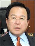 김학규(시장)
용인시(시장 김학규·사진)는 19일 시청 시민예식장에서 지역 기업인을 대상으로 ‘2013년 기업지원 시책설명회’를 열었다고 밝혔다. 지역기업 대표, 유...석한 이날 설명회에서 용인시는 기업지원시책 안내책자를 배부하고 시책사업을 소개했다