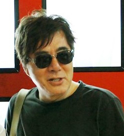 박철수(영화감독)
일 자정께 경기도 용인에서 교통사고로 삶을 마감했다. 향년 65세. 故 박철수 감독은 1948년 11월 경상북도 청도에서 출생, 1979년 ‘밤이면 내리는 비’로 영화계에...장에서 뛰었던 박철수 감독은 1988년 방송국을 그만두고 다시 충무로로 돌아왔다.