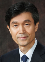모철민(예술인/예술의전당사장)
청와대 교육문화수석에 모철민(55) 예술의전당 사장이 내정됐다.
제18대 대통령직인수위원회는 19일 서울 삼청동 인수위에서 있었던 브리핑을 통해 교육문화수석에 모철민 인수위 여성문화분과 간사를 내정했다고 밝혔다.