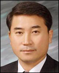 남민우(기업인(
벤처기업협회는 19일 서울 역삼동 르네상스호텔에서 정기총회를 열고 남민우(51ㆍ사진) 공동회장을 제10대 단독회장으로 추대했다. 다산네트웍스 대표인 남 회장은 “지난해 공동회장직을 수행한 경험을 바탕으로, 벤처기업이 국가경제 성장동력으로 자리매김하고 벤처생태계 발전을 위해 헌신하겠다”고 밝혔다.