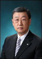 박용현(기업인)
한국산업기술진흥협회는 제14대 회장에 박용현(두산건설 회장ㆍ 사진 ) 현 회장을 선임했다. 19일 산기협에 따르면 박 회장은 지난 18일 서울 삼성동 그랜드인터컨티넨탈 호텔에서 개최된 제35차 정기총회에서 회장(임기 3년)으로 재선임됐다. 앞서 ‘산기협 회장추천위원회’는 만장일치로 박 회장을 회장 후보로 총회에 추천했다