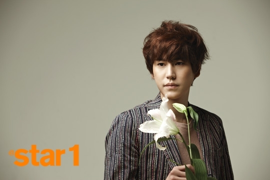 규현(조규현/가수/슈퍼주니어)
슈퍼주니어의 막내 규현이 모태솔로라고 밝혔다. 슈퍼주니어 K.R.Y. 규현은 최근 ‘앳스타일’(@star1) 3월호와 가진 화보 촬영 및 인터뷰를 가졌다. 앳...고, 이에 규현은 “난 연애를 해본 적이 없다”며 일명 ‘모태솔로’라고 밝혔다