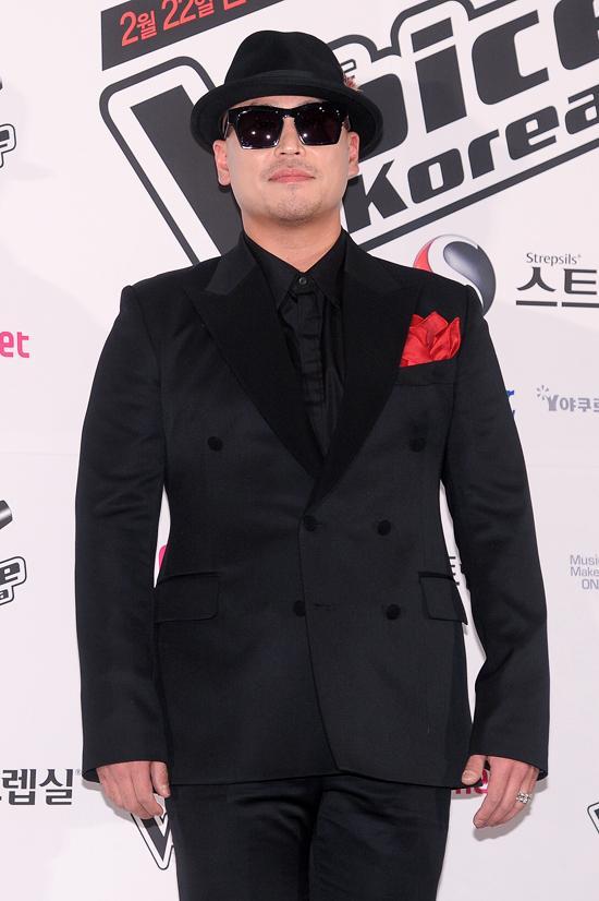길(길성준/가수/리쌍)
리쌍의 길이 함께 ‘엠보코2’ 코치로 활동하는 신승훈, 백지영, 강타에게 배우고 싶은 점을 언급했다. 2월 19일 오후 서울 상암동 CJ E&M센터에서는 ‘엠넷 보이스 코리아’...보고 있으면 나도 열심히 해야겠다라는 생각이 절로 난다”고 강타의 강점을 전했다