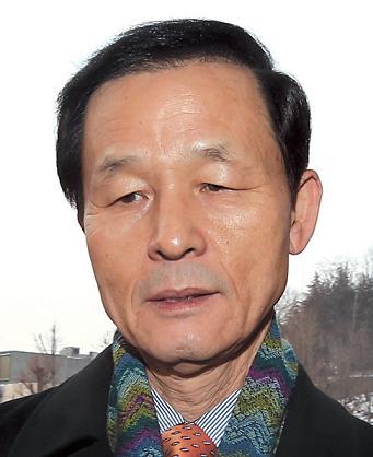 김장수(정당인)
Kim Jang-soo has a controversial reputation. While he garnered acclaim for his calm nature and levelheaded yet thorough way of managing key issues, critics call him a “hawk,” voicing concern about his emphasis on strong deterrence and lack of diplomatic experience.