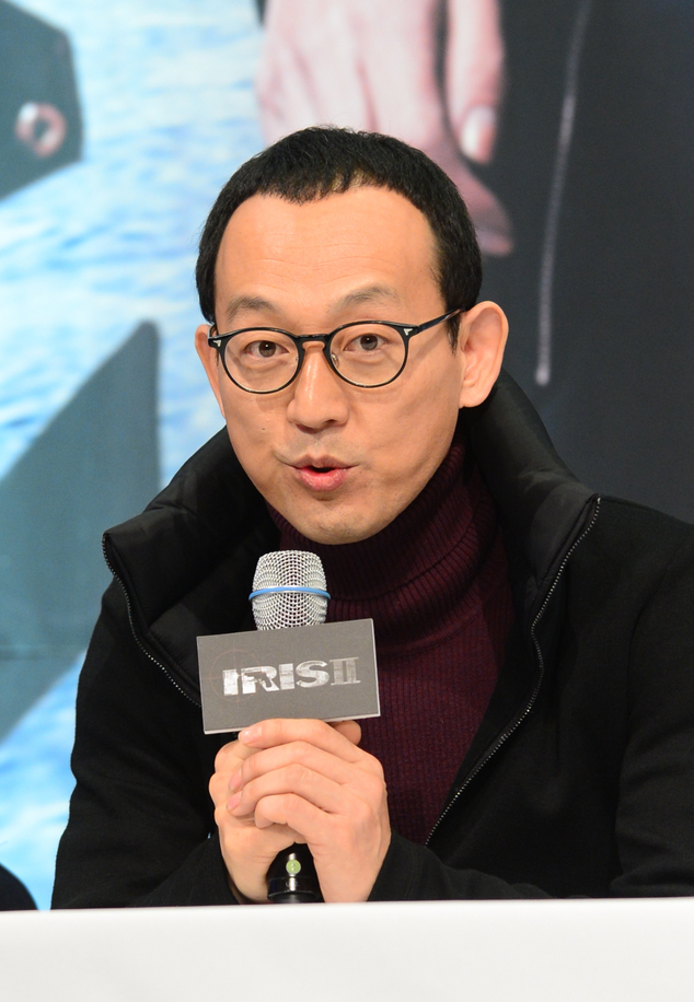표민수(PD)
“표민수 PD에게 ‘미안하다’며 술 한잔 사는 결과를 내고 싶다” “술은 내가 사야할 것 같다”
안방극장 수목대첩은 총사령관격인 연출가의 장외 신경전도 치열하다. 같은 날 첫 방송을 시작한 KBS2 ‘아이리스2’와 SBS ‘그 겨울 바람이 분다’는 지난 14일 방송에서 나란히 공동 1위를 했다. 방송 첫날 1위를 했던 ‘아이리스2’ 제작진은 입이 바짝바짝 탔다