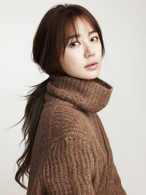 윤은혜(배우)
윤은혜는 작품 보는 눈이 뛰어나다. ‘궁’ ‘포도밭 그 사나이’ ‘커피프린스 1호점’ ‘아가씨를 부탁해’ ‘보고싶다’ 등 대부분의 작품에서 새로운 모습을 보여줬다. 가수 출신, 그것도 걸그룹의 막내이다 보니 데뷔작부터 각종 논란이 따라다녔다.