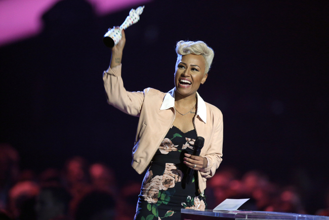 Emeli Sande seen on stage after winning the British Album of the Year award during the Brit Awards 2013 at the O2 Arena in London on Wednesday.    AP-Yonhap News