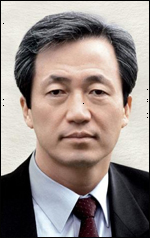정몽준(국회의원/새누리당)
아산사회복지재단(이사장 정몽준ㆍ사진)은 21일 오후 2시 송파구 풍납동 아산생명과학연구원 강당에서 2013년도 아산장학생 장학증서 수여식을 개최한다.