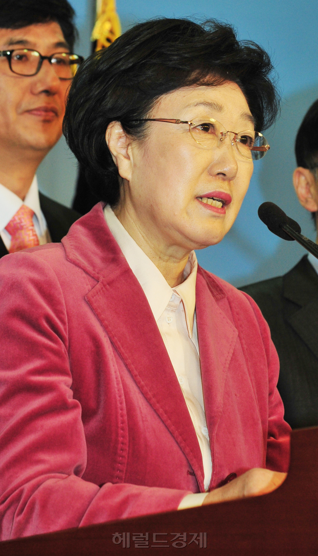 12일 한명숙 당대표 후보가 국회에서 검찰개혁 기자회견을 하고 있다. 박현구 기자phko@heraldm.com 2012.01.12