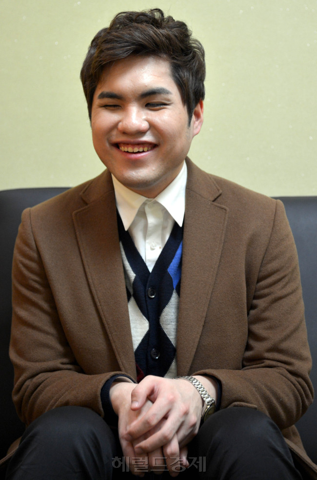 이창훈 kbs 시각장애인 앵커<br />김명섭 기자 msiron@heraldcorp.com
이창훈 kbs 시각장애인 앵커
김명섭 기자 msiron@heraldcorp.com