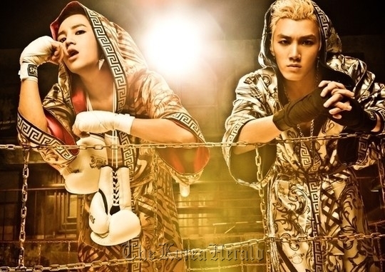 Jang Geun-suk (left) and Big Brother of the project rock group Team H.   Tree J Company