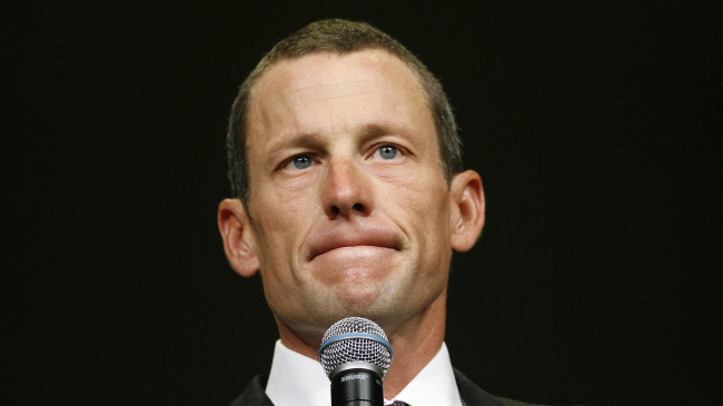 랜스 암스트롱(Lance Armstrong/사이클선수)
도핑사실이 드러나 끝없이 추락하고 있는 전 사이클 스타 랜스 암스트롱이 그동안 받았던 수천만달러의 후원금을 배상할 위기에 처했다. 미국 정부가 암스트롱(미국)의 전 소속팀 우편공사(US Postral Service)가 2001년부터 4년간 후원했던 3100만달러를 돌려받기위해 소송을 제기했기 때문이다