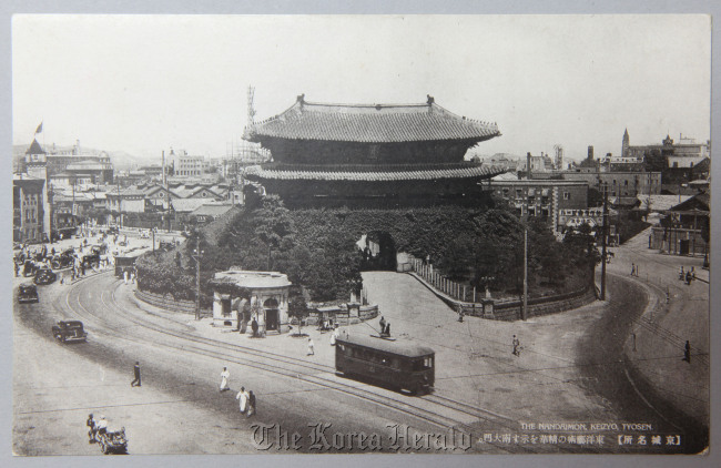 Sungnyemun, or the South Gate of the Seoul City Wall, was destroyed during the Japanese colonial rule as part of a tram rail construction project. The Cultural Heritage Administration has restored the gate and parts of the wall, which is due to open to the public in April.   Seoul Museum of History