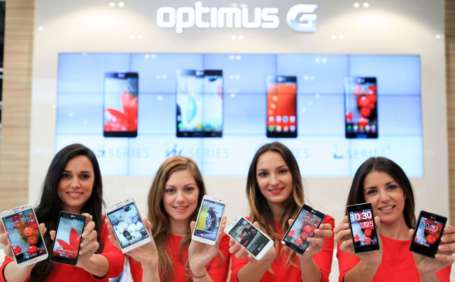 The annual Mobile World Congress kicked off on Monday with the world’s top handset makers and mobile carriers showcasing their latest technologies.   LG Electronics