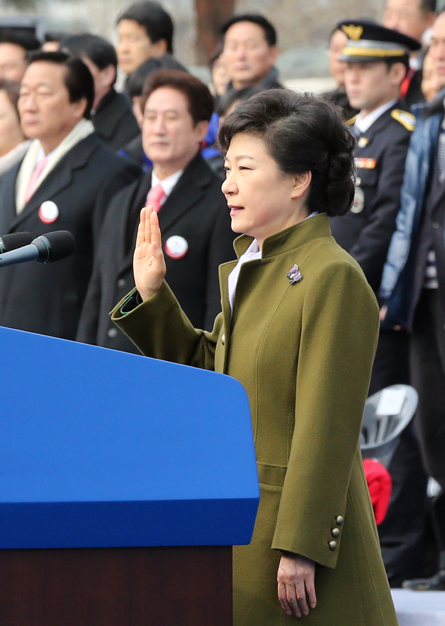 Park Geun-hye took the oath of office as South Korea's new president Monday. (Yonhap News)