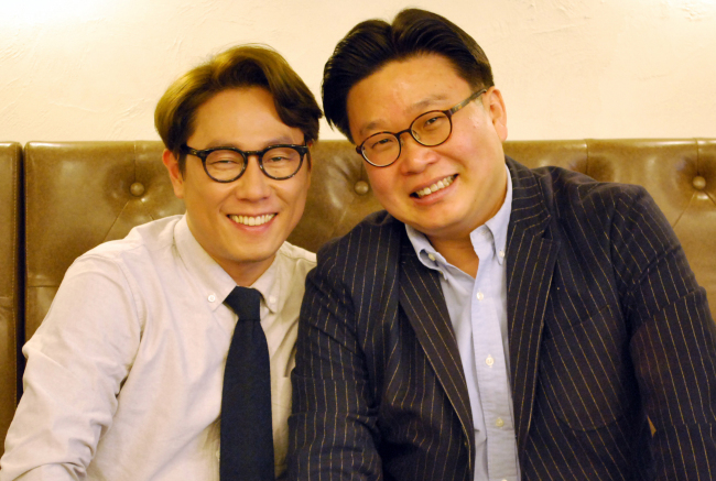 윤종신(좌측/가수),서경덕(교수)
Singer Yoon Jong-shin (left) and Sungshin Women’s University professor Seo Kyoung-duk   Yonhap News
Singer Yoon Jong-shin has said that he will write a “Dokdo Song” that anyone can sing along to easily.
The Dokdo islets are the easternmost group of Korean islets, which Japan also claims, stirring sovereignty disputes.