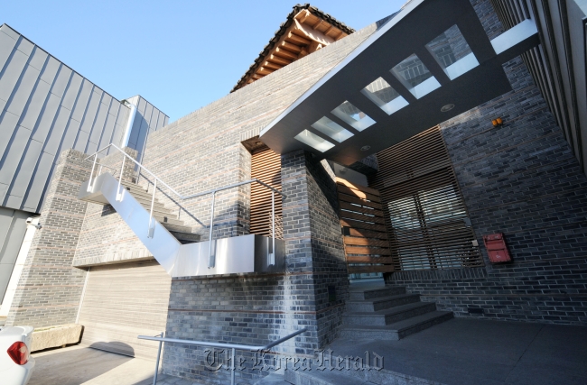 Gallery Seomi in Hannam-dong, Seoul.   The Korea Herald