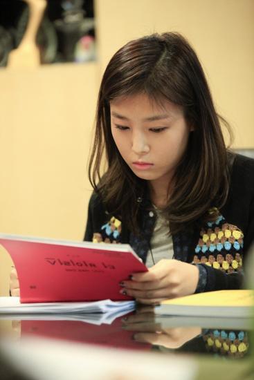 유빈(김유빈/가수/원더걸스)
최영수 감독이 걸그룹 원더걸스 유빈의 첫 연기 도전에 대해 호평했다.
최영수 감독은 26일 오후 2시 서울 상암CGV에서 열린 케이블채널 OCN ‘더 바이러스’(극본 이명숙, 연출 최영수)의 제작발표회에서 작품에 대한 소개와 배우들과 호흡을 맞춘 소감 등을 전했다.