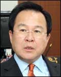 김학규(시장)
용인시노인복지관 주최의 이날 발대식은 김학규 용인시장을 비롯해 지역 주요인사, 대한노인회 용인시지회장, 용인시니어클럽과 용인실버인력뱅크 수행 노인일자리사업 참여자 등 500여명이 참석한 가운데 소양교육, 백옥문화예술단 식전공연, 2013일자리사업 소개, 참여자 선서, 인사말과 축사, 발대식 퍼포먼스 등으로 진행된다.
