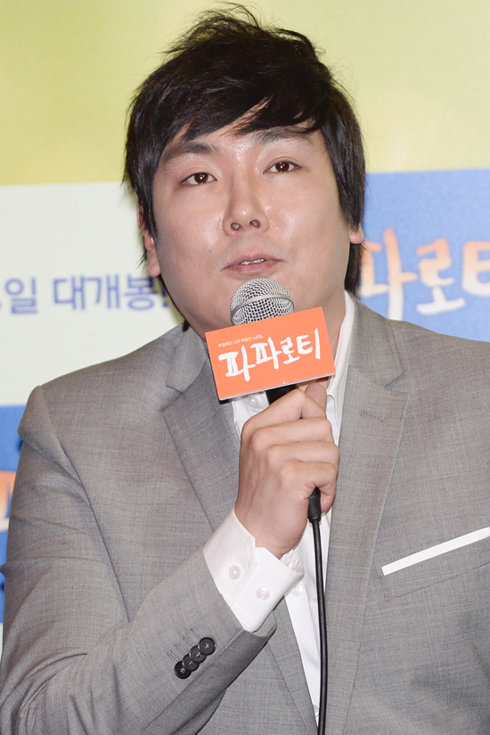 조진웅(배우)
배우 조진웅이 영화 ‘파파로티’(감독 윤종찬)를 보고 난 후 고등학교 시절 담임 선생님께 죄송한 마음을 드러냈다. 조진웅은 2월 27일 오후 서울 강남구 메가박스 코엑스에서 진행된 ‘파파로티’ 언론시사회에 참석했다.