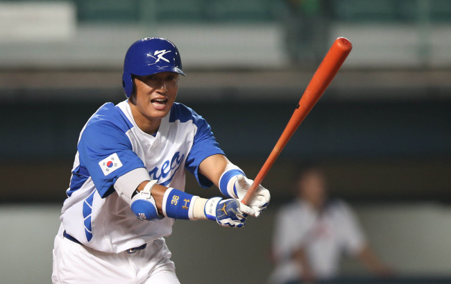 First baseman Lee Seung-yeop is being counted on to be a big run producer for Korea.   Yonhap News