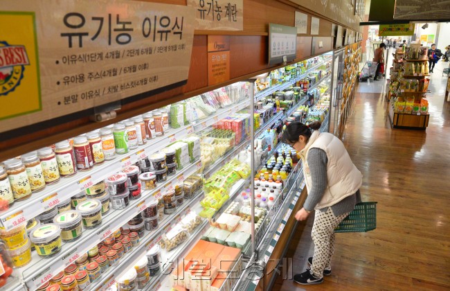 이마트 황학점 유기농매장.<br />이상섭 기자. babtong@heraldcorp.com 2013.02.28