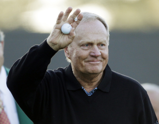 <YONHAP PHOTO-0790> FILE - In this April 7, 2011 file photo, Jack Nicklaus waves before the first round of the Masters golf tournament in Augusta, Ga. nicklaus still thinks Tiger Woods will break his record in the majors. (AP Photo/Chris O'Meara, File)/2013-03-05 06:26:06/ <저작권자 ⓒ 1980-2013 ㈜연합뉴스. 무단 전재 재배포 금지.>
Golfing great Jack Nicklaus   AP-Yonhap News