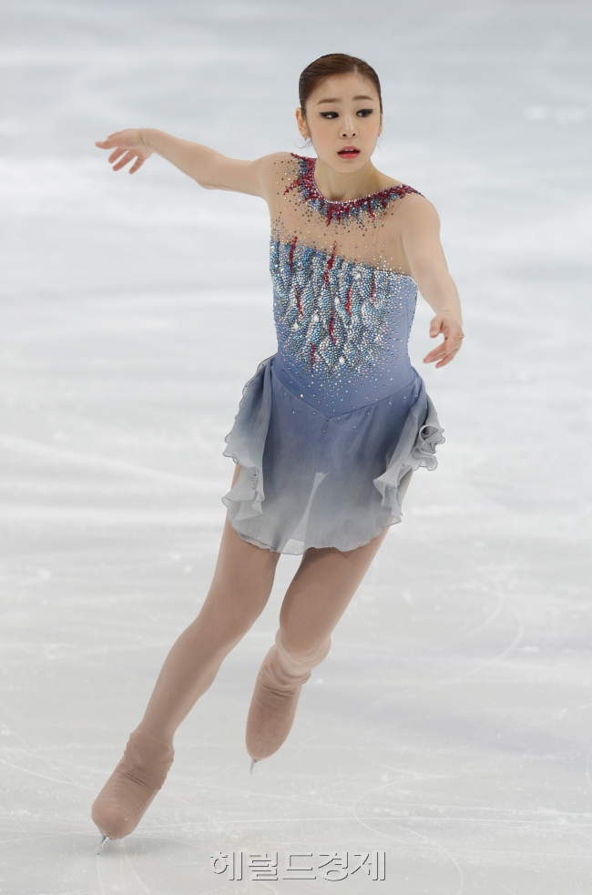 김연아(스케이트선수)
경쟁자는 없다. 이번에도 자기 자신을 넘어야 한다. 동갑내기 아사다 마오(일본)가 모처럼 정상컨디션으로 대회 준비를 하고 있다는 소식에도, 그는 늘 그렇듯 쿨하게 웃어 넘겼다. “가장 큰 경쟁자는 바로 나”라고 말하는 듯이.