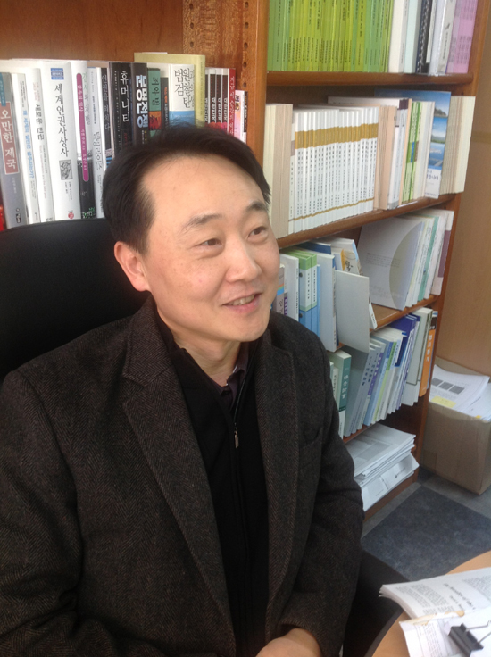 노성훈(교수/경찰대)
노성훈<사진> 경찰대학 행정학과 교수의 논문이 국제적 사회과학논문인용색인 SSCI(Social Science Citation Index)급 학술지 두 곳에 각각 1편씩 게재됐다.