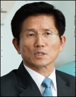 김문수(광역단체장/전국회의원)
김문수 경기도지사 사진> 는 6일 “경기도에서 경기도교육청에 일부러 주지 않은 학교용지분담금은 없다”며 학교용지분담금과 관련 경기도 입장을 담은 성명서를 발표했다.