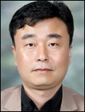 이현식(교수/경북대)
6일 경북대에 따르면 이현식(생명과학부ㆍ41) 교수팀과 미국국립암연구소가 양서류 배아줄기세포를 이용해 특정 단백질들의 상호작용이 배엽 발생에 중요하게 작용한다는 사실을 밝혀냈다. 연구 결과는 생명과학분야의 권위 있는 SCI 학술지 ‘유전자와 발생’ 3월호에 게재됐다.
