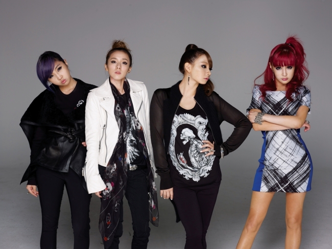 공민지(좌측부터/가수/2NE1),박산다라(가수/2NE1),씨엘(이채린/가수/2NE1),박봄(가수/2NE1)
세브란스병원은 나눔 문화를 전파하고 사회 공헌 확대를 위한 대중모금 캠페인 ‘렛츠 메이크 포레스트(Let’s Make Forest)’의 일환으로 7일 오후 6시 30분부터 서울 연세대학교 대강당에서 ‘2013 세브란스 사랑 나눔 콘서트, 작지만 큰 시작’을 개최한다. 이날 콘서트에서 2NE1과 세븐은 축하 공연을 꾸미고, 션은 ‘가수 션의 나눔 이야기’라는 제목으로 특강을 펼친다.