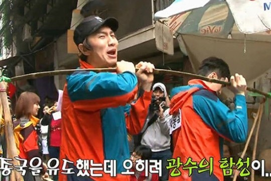이광수(탤런트)
베트남과 태국, 마카오 등지에서는 장동건급의 신(新)아시아프린스지만 국내로 돌아오면 바로 ‘광수'가 되버리는 이광수(27)가 “집에 가면 기린 인형 20개 정도 있다”고 말했다.