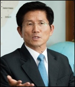김문수(광역단체장/전국회의원)
경기도(도지사 김문수·사진)와 경기중소기업종합지원센터(이하 중기센터)는 초기 창업서 겪는 경영애로를 해소하고 준비된 창업을 지원하기 위해 지난 5일부터 6일까지 양일간 중기센터 1층 광교홀에서 소상공인 창업교육을 실시했다고 7일 밝혔다.