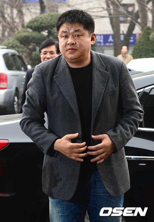 강동희(농구감독/전농구코치)
프로농구 승부조작 혐의를 받고 있는 강동희(47) 원주 동부 감독이 한승철 전 대검찰청 감찰부장으로 변호사로 선임한 것으로 알려졌다.