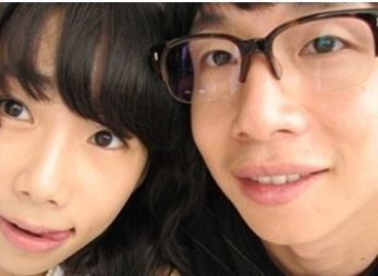 이은(좌측부터/탤런트/영화배우),봉태규(영화배우/탤런트)
연예계 장수 커플 봉태규와 이은이 결별했다.
봉태규의 소속사 키이스트 관계자는 7일 본지와의 전화통화에서 “두 사람은 지난 해 봄 헤어졌다. 워낙 오래 만나다보니 생각하는 점이 달라 부딪히는 부분이 생겼던 것 같다”고 밝혔다.