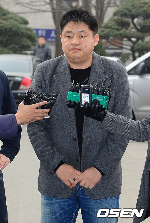 강동희(농구감독/전농구코치)
프로농구 승부조작 혐의를 받고 있는 강동희(47) 원주 동부 감독이 영장실질심사를 받기 위해 11일 오후 의정부지법에 출두했다.