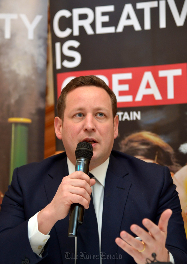 U.K. Minister for Culture, Communications and Creative Industries Ed Vaizey speaks to journalists at a press conference at the British ambassador’s residence in downtown Seoul on Monday.   Kim Myung-sub/The Korea Herald