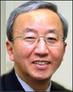 현오석(경제기관단체인/대학총장/한국개발연구원국제정책대학원대학교)
현오석<사진> 경제부총리 겸 기획재정부 장관 후보자는 12일 “이중(다중)대표소송제를 도입해 공정거래질서를 확립하고 사후 감시를 강화하겠다”고 밝혔다. 국회에 제출한 인사청문회 서면답변에서다.