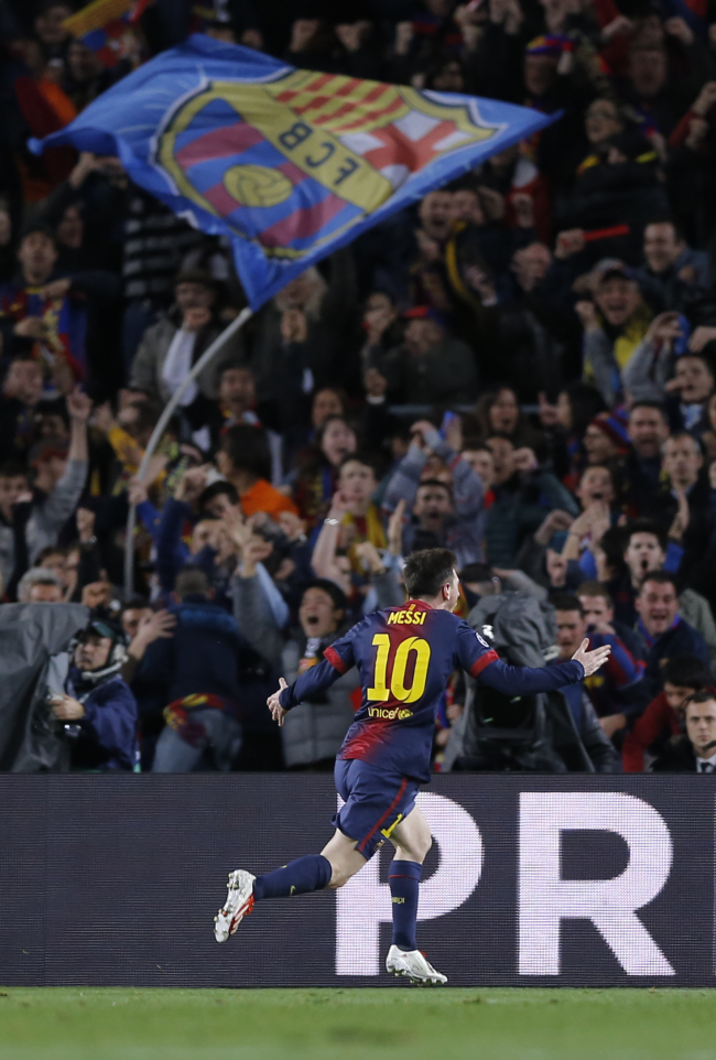 리오넬메시(LionelMessi/축구선수/FC바르셀로나)
<YONHAP PHOTO-0456> Barcelona's forward Lionel Messi, from Argentina, celebrates his second goal during the Champions League round of 16 second leg soccer match between FC Barcelona and AC Milan at Camp Nou stadium, in Barcelona, Spain, Tuesday, March 12, 2013. (AP Photo/Daniel Ochoa de Olza)/2013-03-13 07:19:12/ <저작권자 ⓒ 1980-2013 ㈜연합뉴스. 무단 전재 재배포 금지.>
Barcelona’s Lionel Messi celebrates his second goal against AC Milan on Tuesday.
AP-Yonhap News
