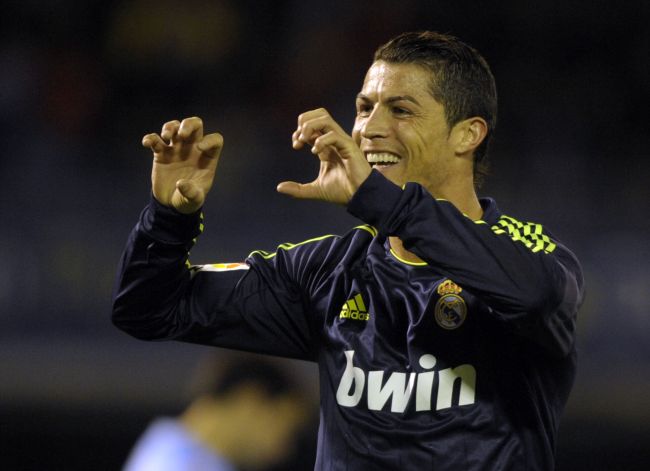 크리스티아누호날두(CristianoRonaldo/축구선수/레알마드리드)
LONDON (AP) ― Cristiano Ronaldo surged to the top of the AP’s latest global soccer rankings on Tuesday, thanks to decisive goals for Real Madrid in La Liga and the Champions League.