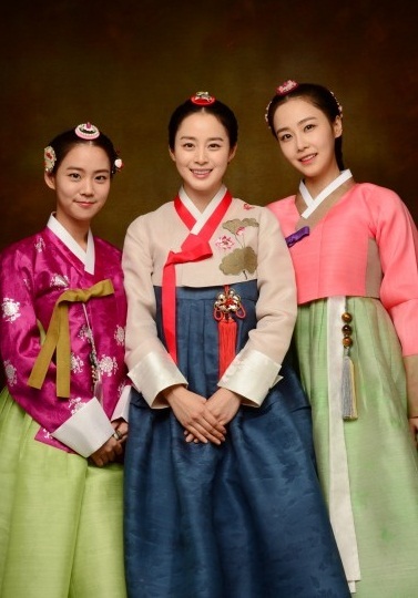 한승연(좌측부터/가수/탤런트),김태희(탤런트/영화배우),홍수현(탤런트/가수)
SBS 새 월화드라마 ‘장옥정, 사랑에 살다’가 제목을 ‘장옥정’으로 최종 확정했다.