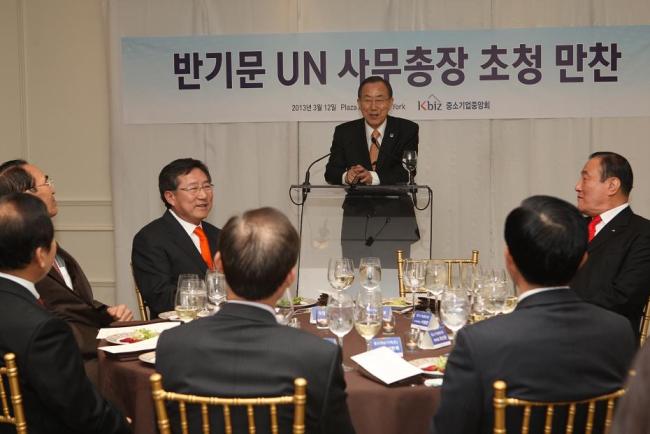 반기문(국제기관단체인/전정무직공무원/UN사무총장)
남북 긴장이 고조된 가운데 반기문 UN사무총장이 개성공단 방문을 추진한다.