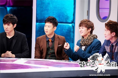 데니안(좌측부터/안신원/영화배우/가수/god),천명훈(가수/NRG),김재덕(가수),이재진(가수/뮤지컬배우)
1세대 아이돌 그룹 젝스키스 출신 김재덕이 멤버 은지원과 이재진이 활동 당시 사이가 안 좋았다고 고백했다.