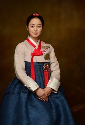 김태희(탤런트/영화배우)
숙종실록(肅宗實錄) 12년(1686년) 12월 10일 4번째 기사 ‘장 씨를 책봉하여 숙원으로 삼다(命封張氏爲淑媛)’에 실린 장희빈(禧嬪張氏ㆍ1659~1701)의 외모에 대한 묘사다.