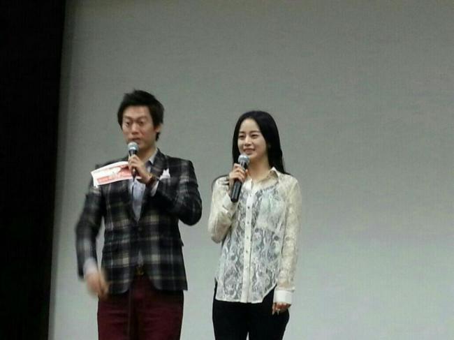 김태희(탤런트/영화배우)
배우 김태희(33)의 모교 서울대에서 열린 신입사원 채용설명회에 참석, 후배들을 만나 즐거운 시간을 보냈다.