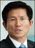 김문수(광역단체장/전국회의원)
북한 핵 위기로 남북간 긴장국면이 최고조에 이른 가운데 김문수<사진> 경기도지사가 경기도 최전방에서 전국 고등학교 3학년 총학생회장을 대상으로 남북통일의 필요성을 역설하는 특강에 나선다.