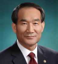 박승춘(행정공무원/전육군/국가보훈처)
Park, 65, inaugurated as minister of patriots’ and veterans’ affairs in February 2011, is the only top-level official who retains his job under the new Park Geun-hye administration.