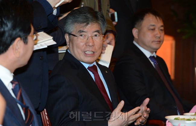 김중수 한은총재가 15일 한국은행으로 각계 CEO를 초청 조찬간담회를 갖고있다. <br />정희조 기자/checho@heraldcorp.com  130315
김중수 한은총재가 15일 한국은행으로 각계 CEO를 초청 조찬간담회를 갖고있다.
정희조 기자/checho@heraldcorp.com  130315
김중수 한은총재가 15일 한국은행으로 각계 CEO를 초청 조찬간담회를 갖고있다.
정희조 기자/checho@heraldcorp.com  130315